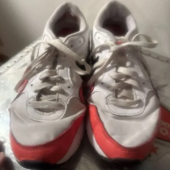Women’s Nike Air Red/white Sneakers Size 9 - Picture 7 of 9